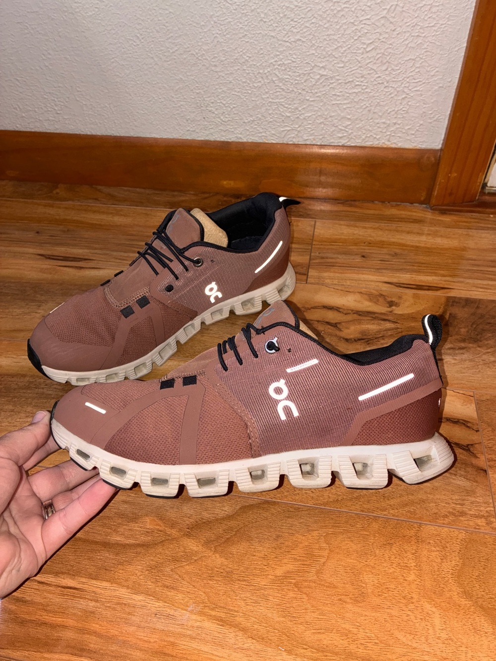 On Running Women's Athletic Shoes in Dusty Rose and White - Picture 2 of 10